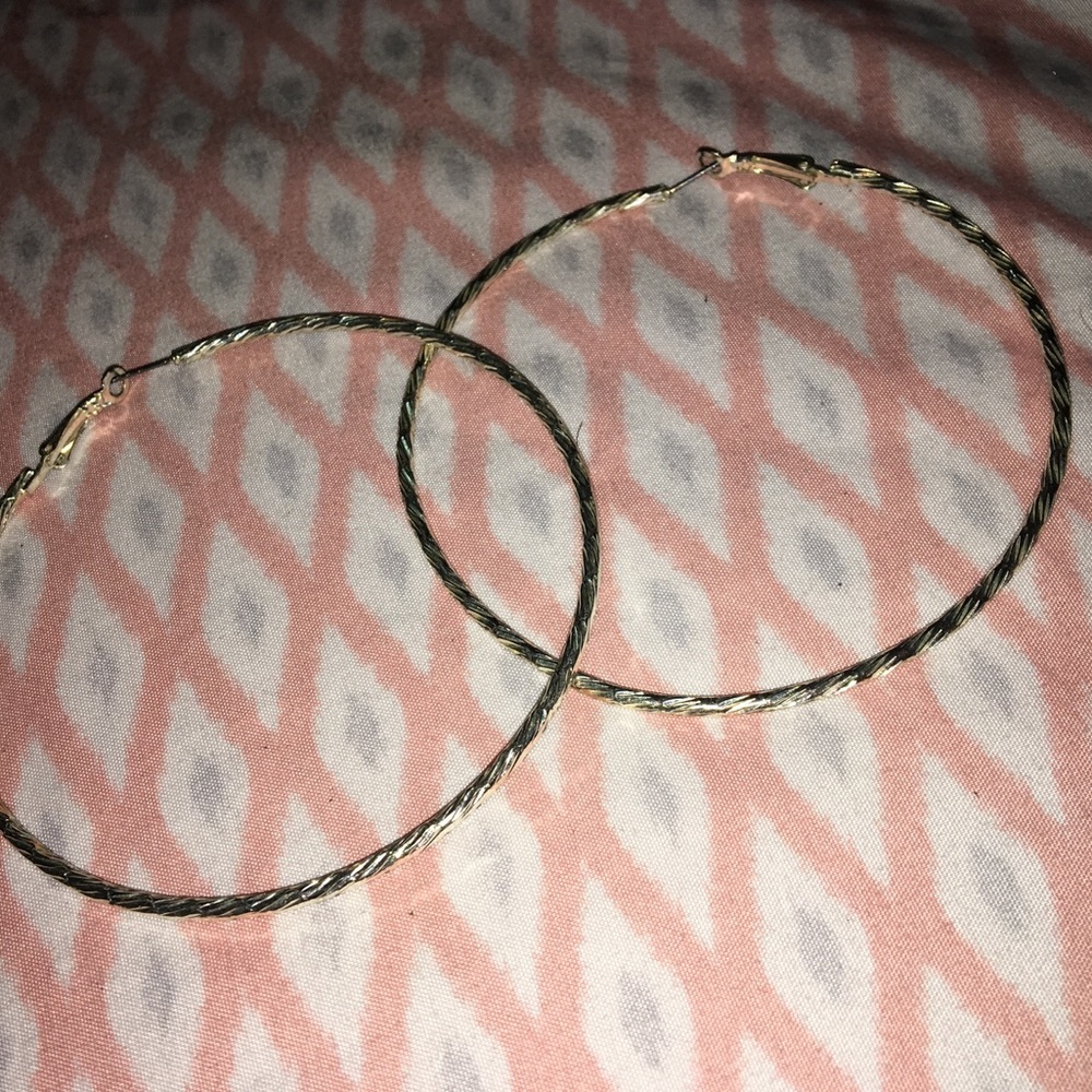 Twisted print hoops
